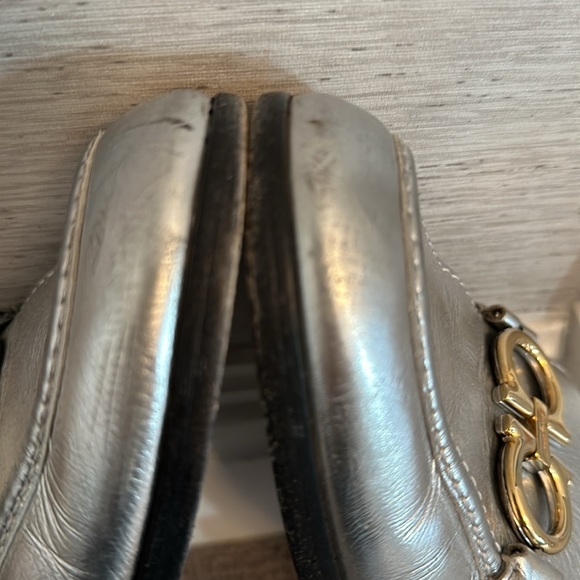 Salvatore Ferragamo Women's Silver Leather Flat Slides Shoe SZ 9 - Picture 6 of 7